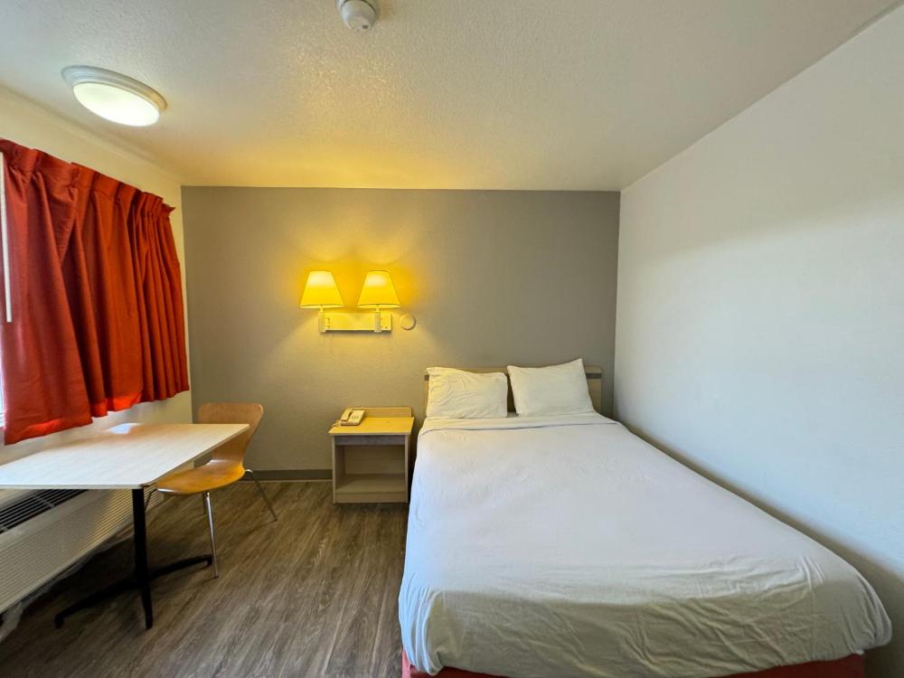 Queen Room interior