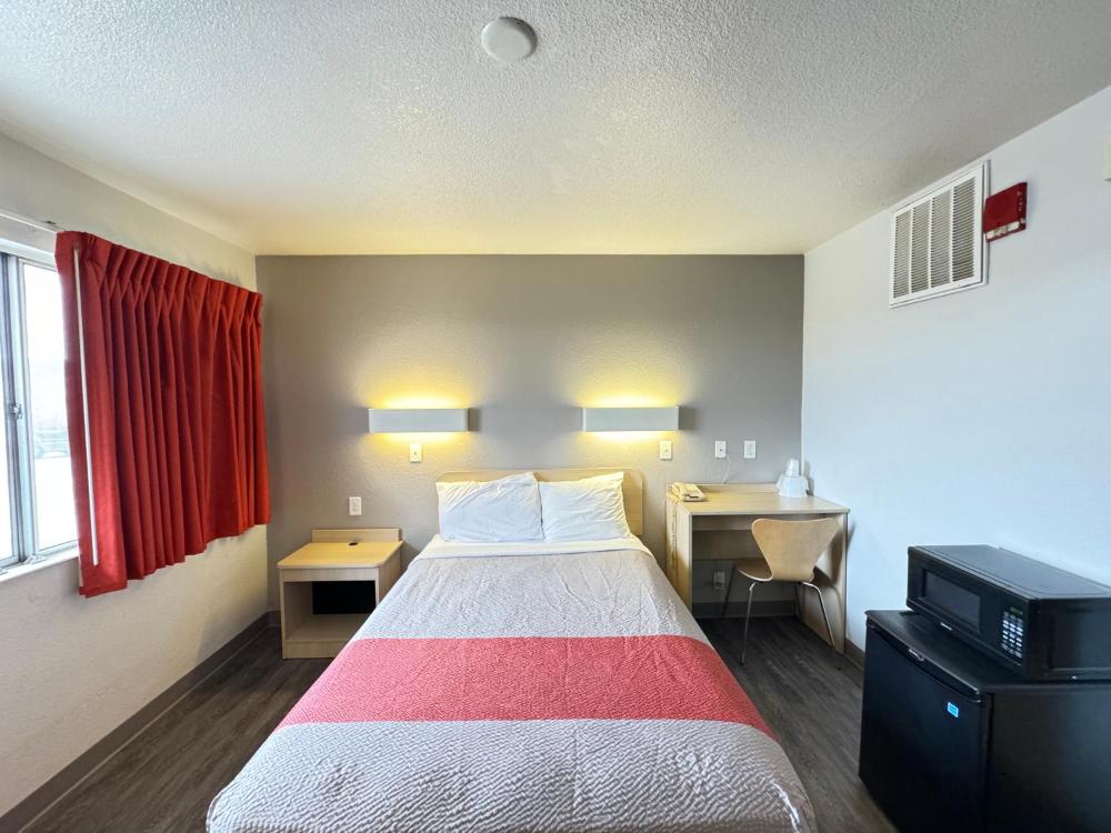 Queen Room - Disability Access interior